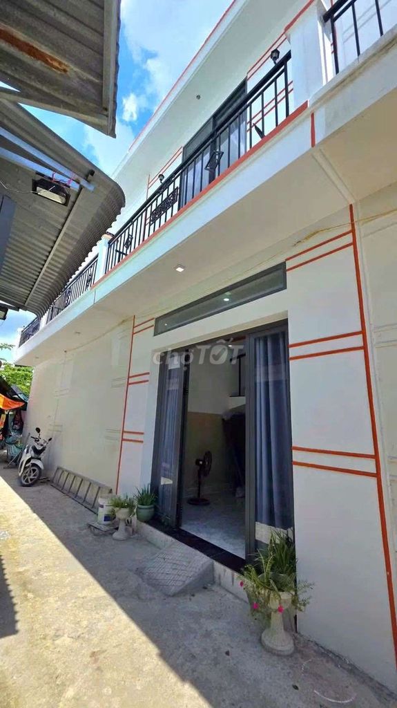 Put Quy Đức alleys near the bridge, Mr. Tan.