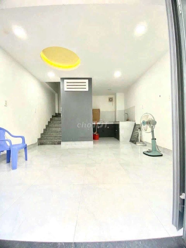 14 million -- two bedrooms -- three floors -- at the Queen of Bình Thạnh.