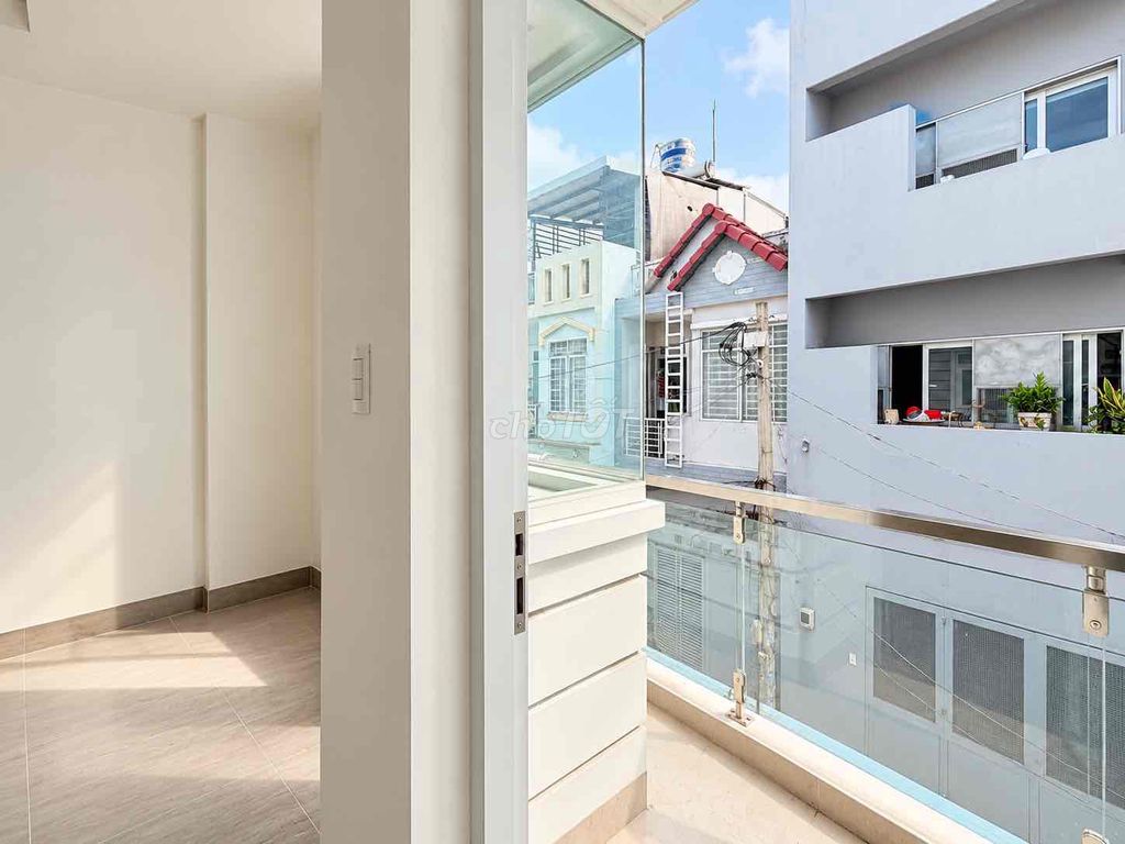 The Original House is 100 percent new 13th Street. Two bedrooms. Two toilets.