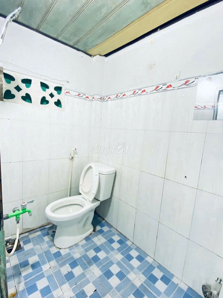 So we've got 1 ground. 1 st floor. 417 Quang Trung.