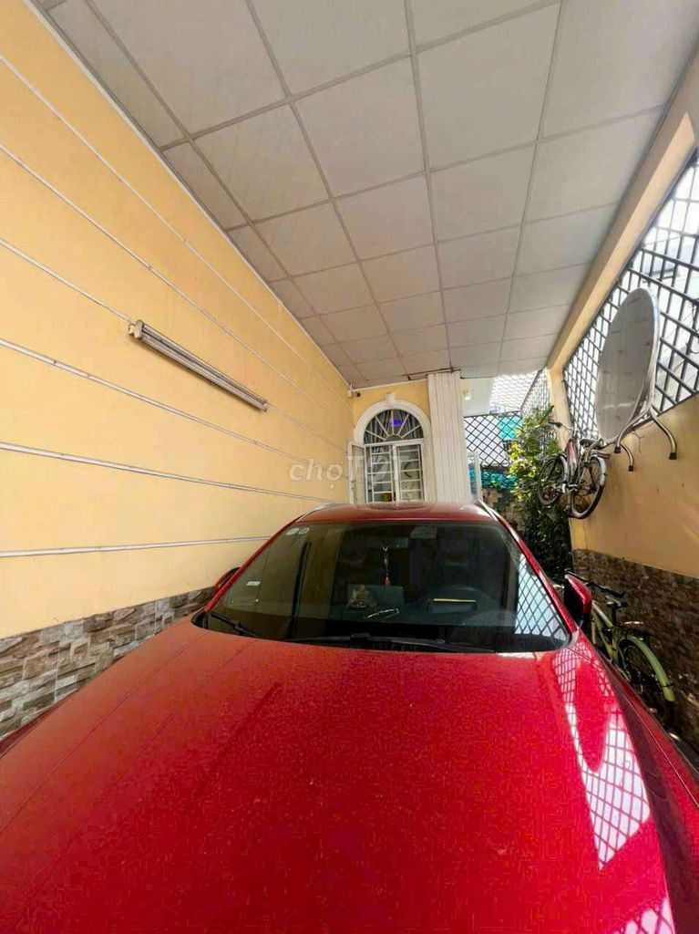 Rent a house with a garage. Hep Nhà Bè car.