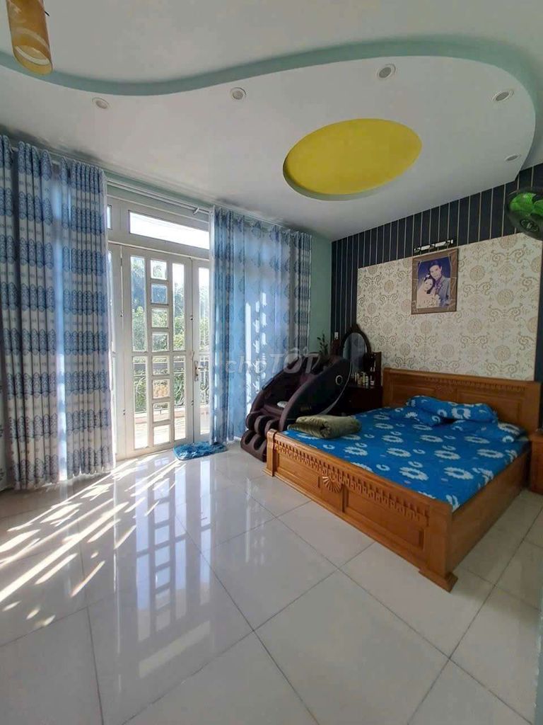 Rent a house with a garage. Hep Nhà Bè car.