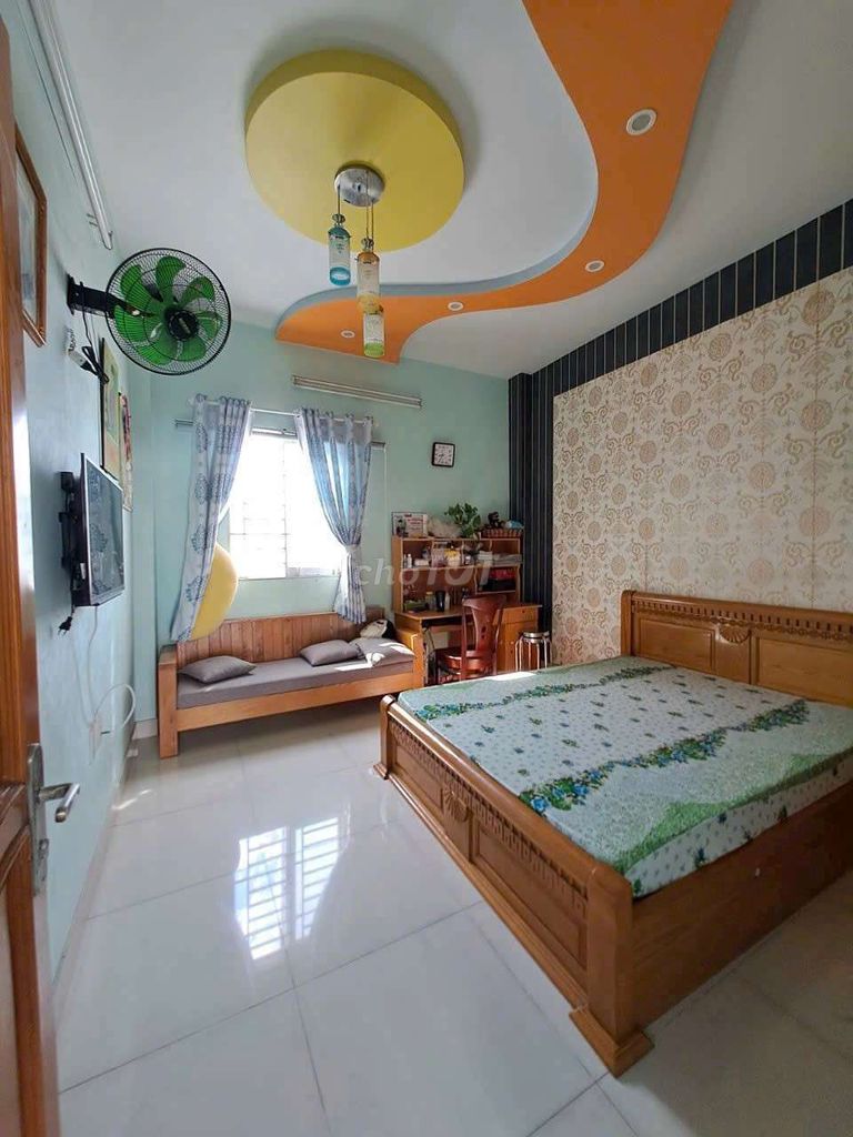 Rent a house with a garage. Hep Nhà Bè car.