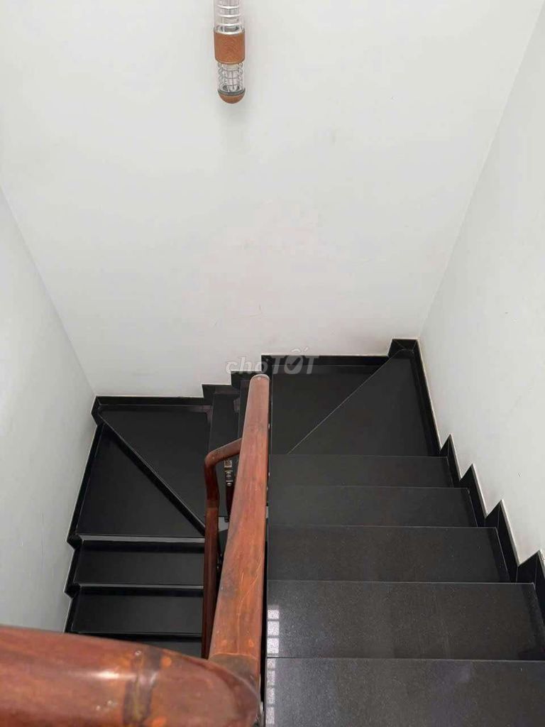 Rent the whole apartment clean, four bedrooms, five toilets, alley cars, and the TRI 14 Q1.