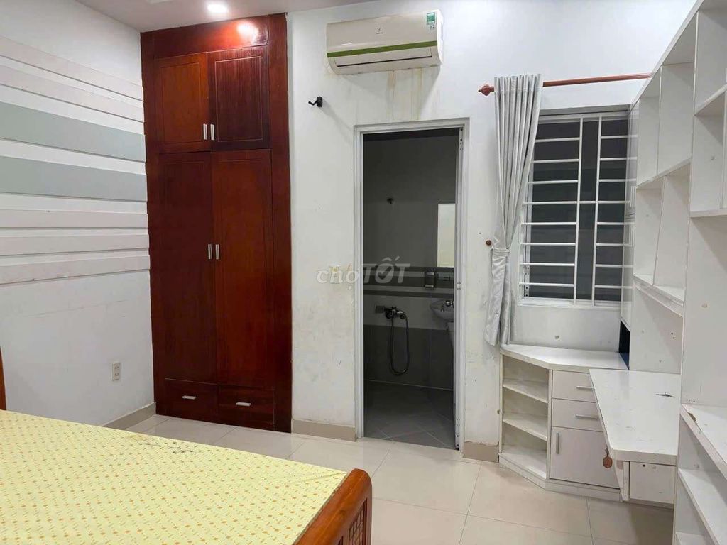Rent the whole apartment clean, four bedrooms, five toilets, alley cars, and the TRI 14 Q1.