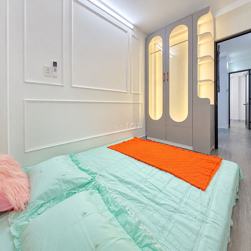 10 million new 7th County Railroad Street: 3rd floor bedroom.