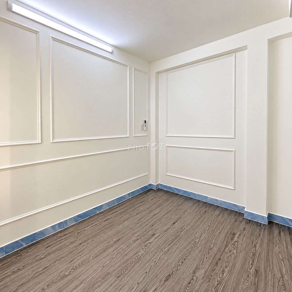 10 million new 7th County Railroad Street: 3rd floor bedroom.