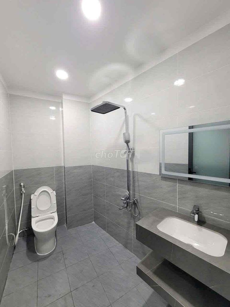 We'll have to rent a new house 100% built in area 200 meters 1 .1 .1 .4 floors bedroom 3 toilets 3 of the 7th floor