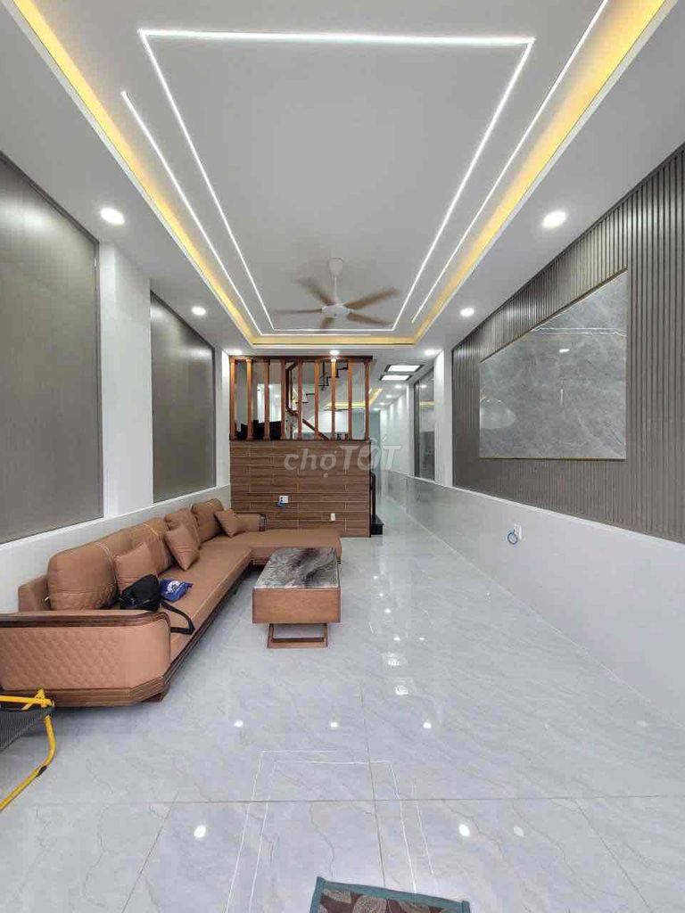 We'll have to rent a new house 100% built in area 200 meters 1 .1 .1 .4 floors bedroom 3 toilets 3 of the 7th floor