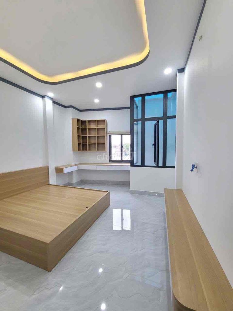 We'll have to rent a new house 100% built in area 200 meters 1 .1 .1 .4 floors bedroom 3 toilets 3 of the 7th floor