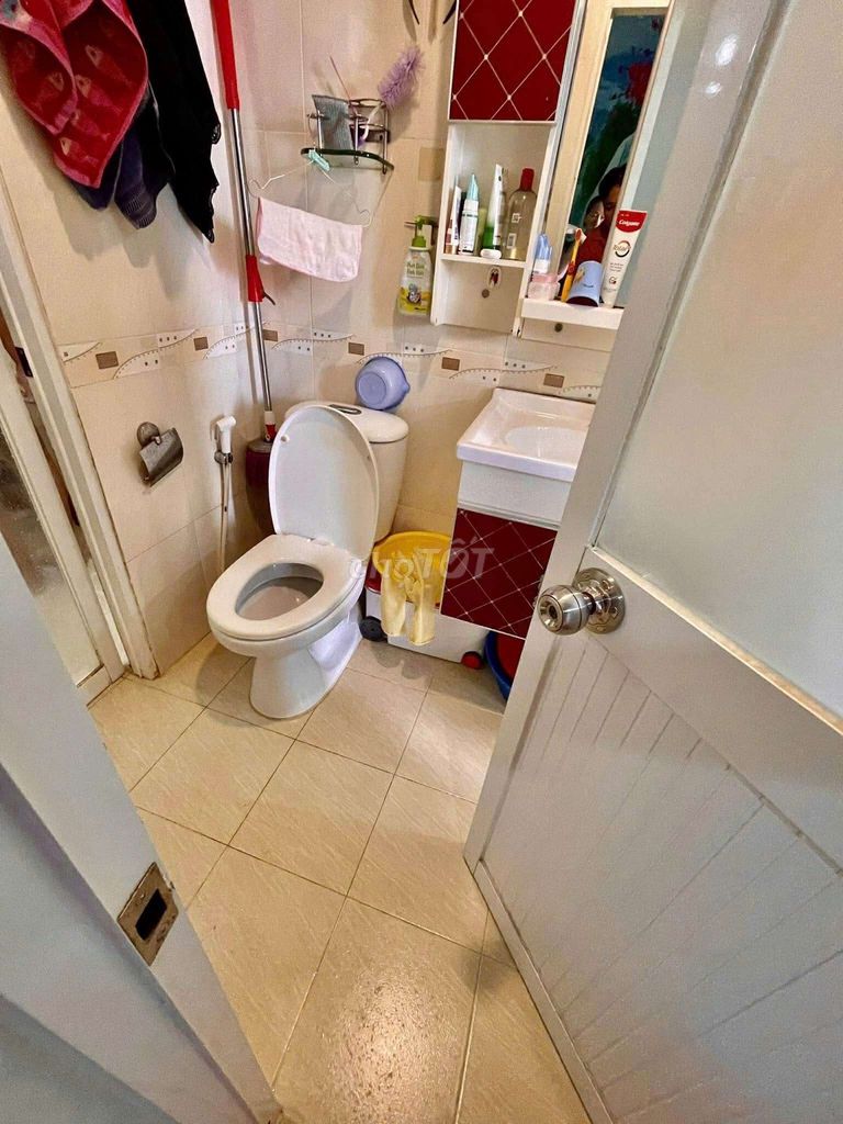 Renting the whole place right here on Phạm Thế Hiển, District 8