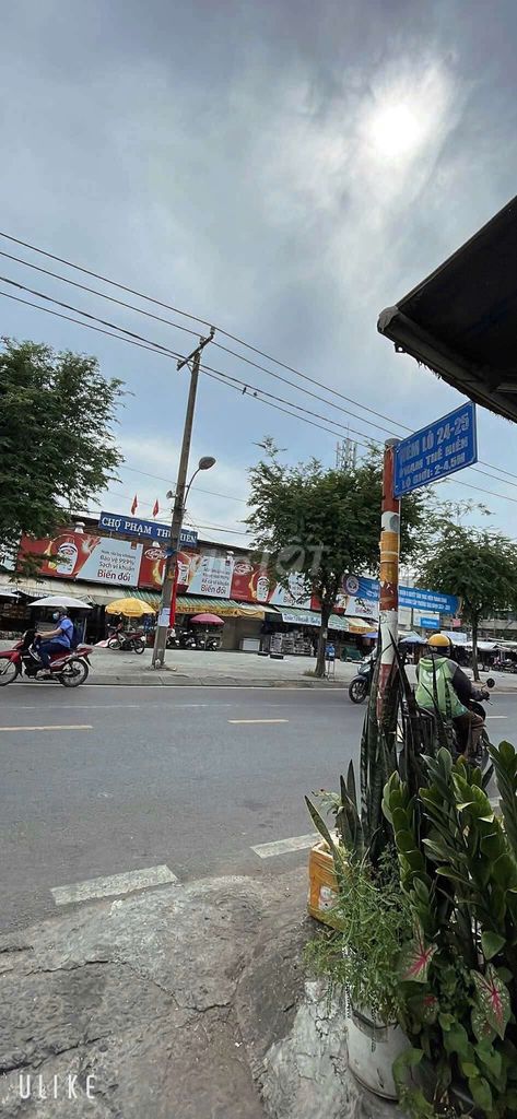 Renting the whole place right here on Phạm Thế Hiển, District 8