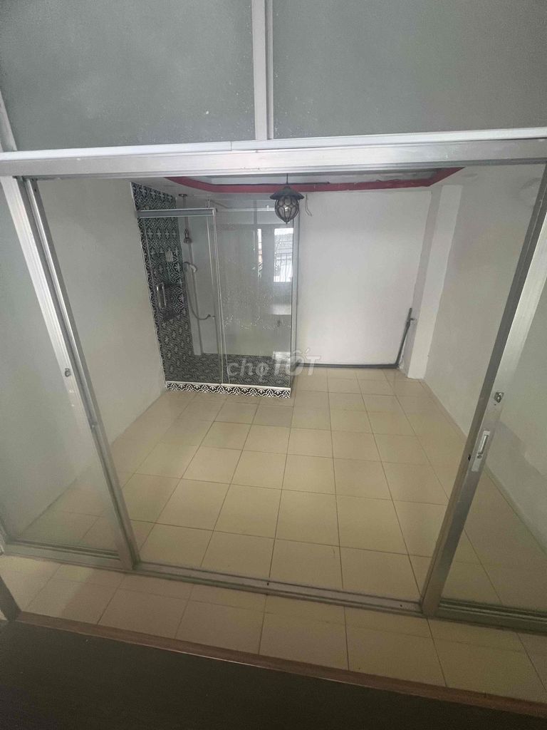 4 area 3,7 X8 M-2 floors