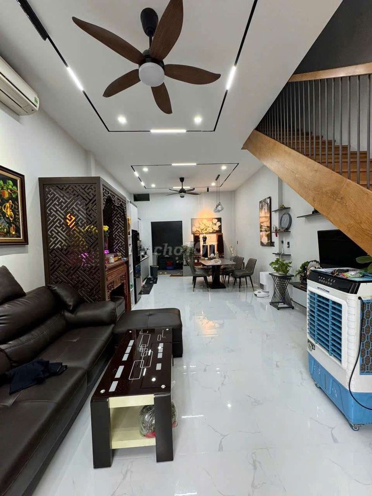 Rent the house with the interior. - Two floors. Two bedrooms, two bathrooms.