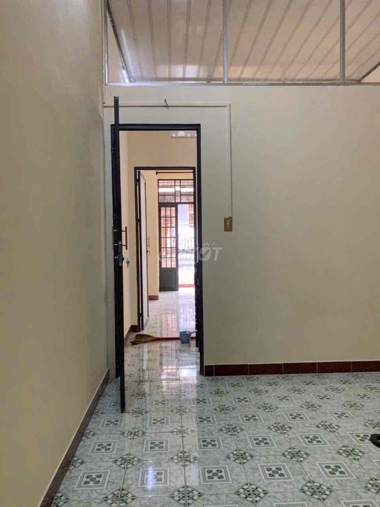 Renting the alleyhouse right at the University of Public Trade 4 x 12 meters 1 .1 .1 .1 .1 .1 .2 bedroom 2 toilets