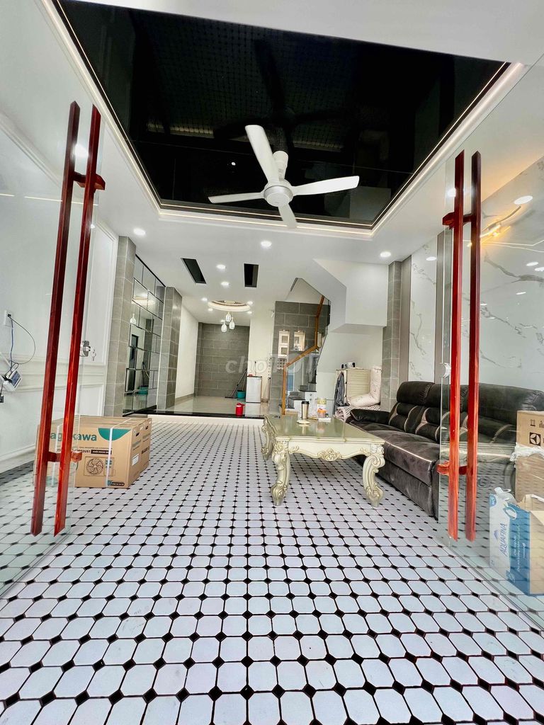 We'll have to rent a new house 100% built in area 200 meters 1 .1 .1 .4 floors bedroom 3 toilets 3 of the 7th floor