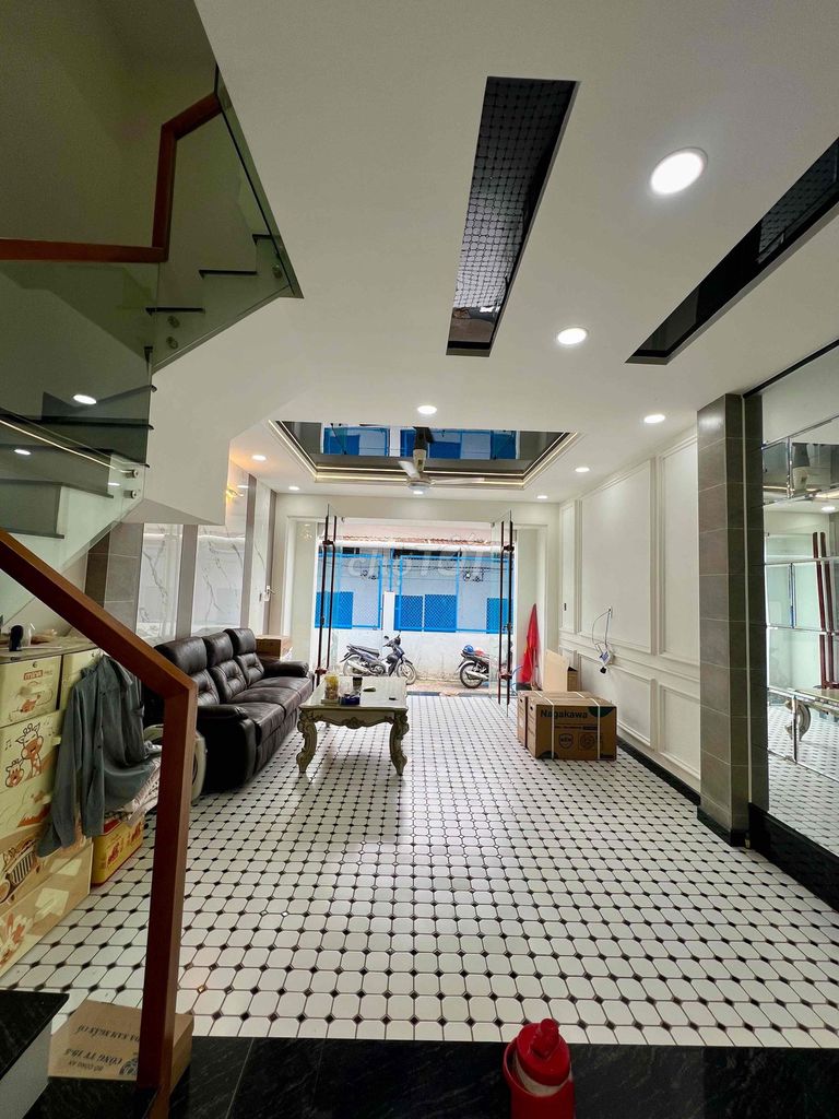 We'll have to rent a new house 100% built in area 200 meters 1 .1 .1 .4 floors bedroom 3 toilets 3 of the 7th floor