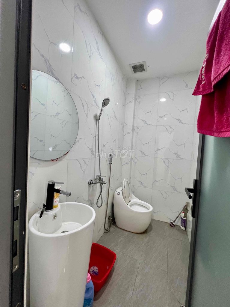 We'll have to rent a new house 100% built in area 200 meters 1 .1 .1 .4 floors bedroom 3 toilets 3 of the 7th floor