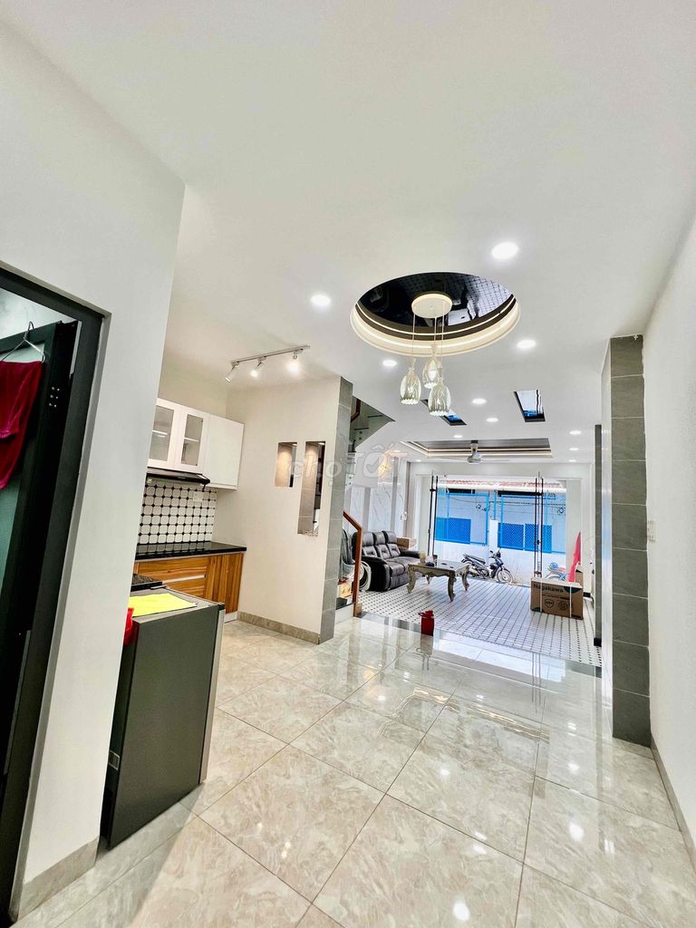We'll have to rent a new house 100% built in area 200 meters 1 .1 .1 .4 floors bedroom 3 toilets 3 of the 7th floor