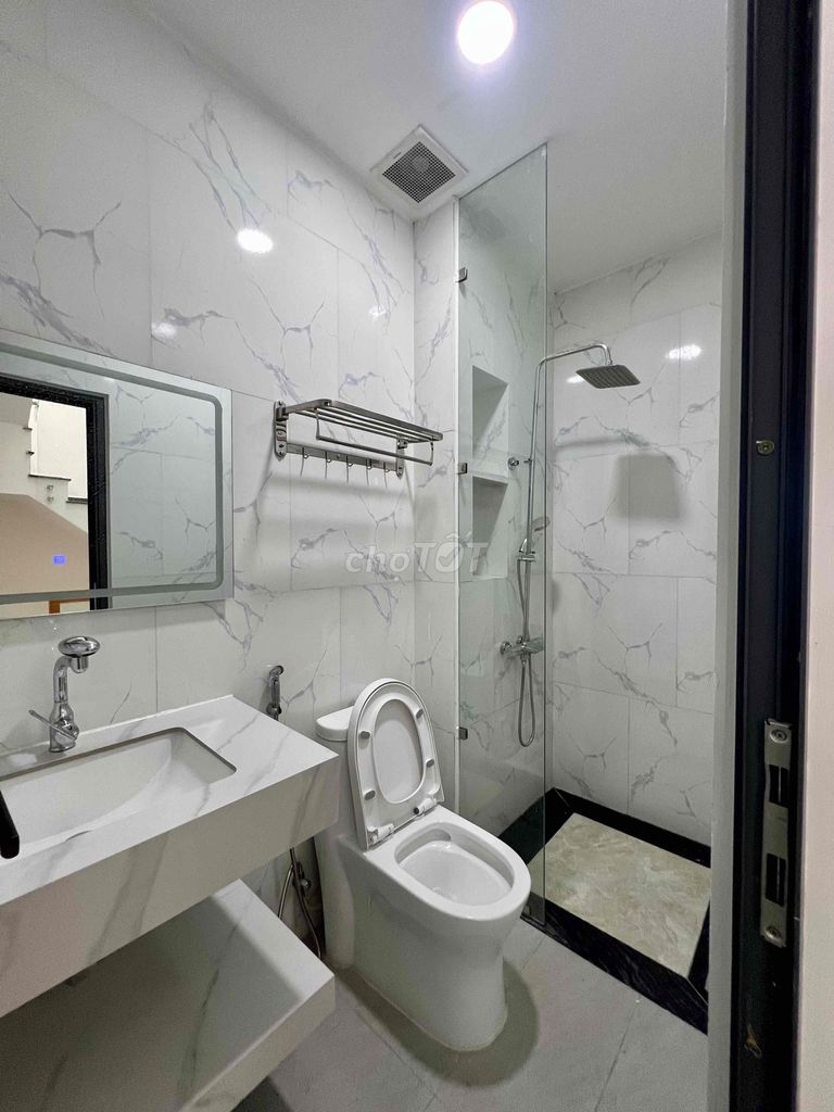We'll have to rent a new house 100% built in area 200 meters 1 .1 .1 .4 floors bedroom 3 toilets 3 of the 7th floor