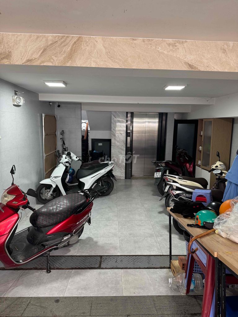 The owner of the machine rented the 5 meters of cash.