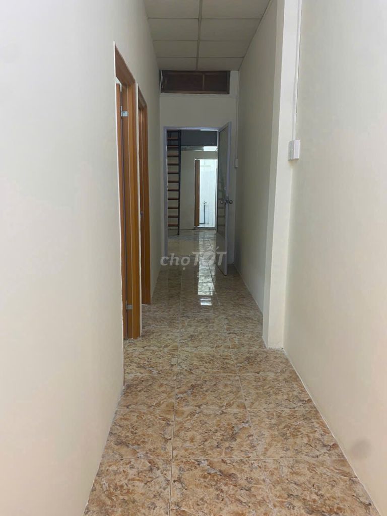 Nguyễn Trãi House is a front. One apartment, one alley, two floors.