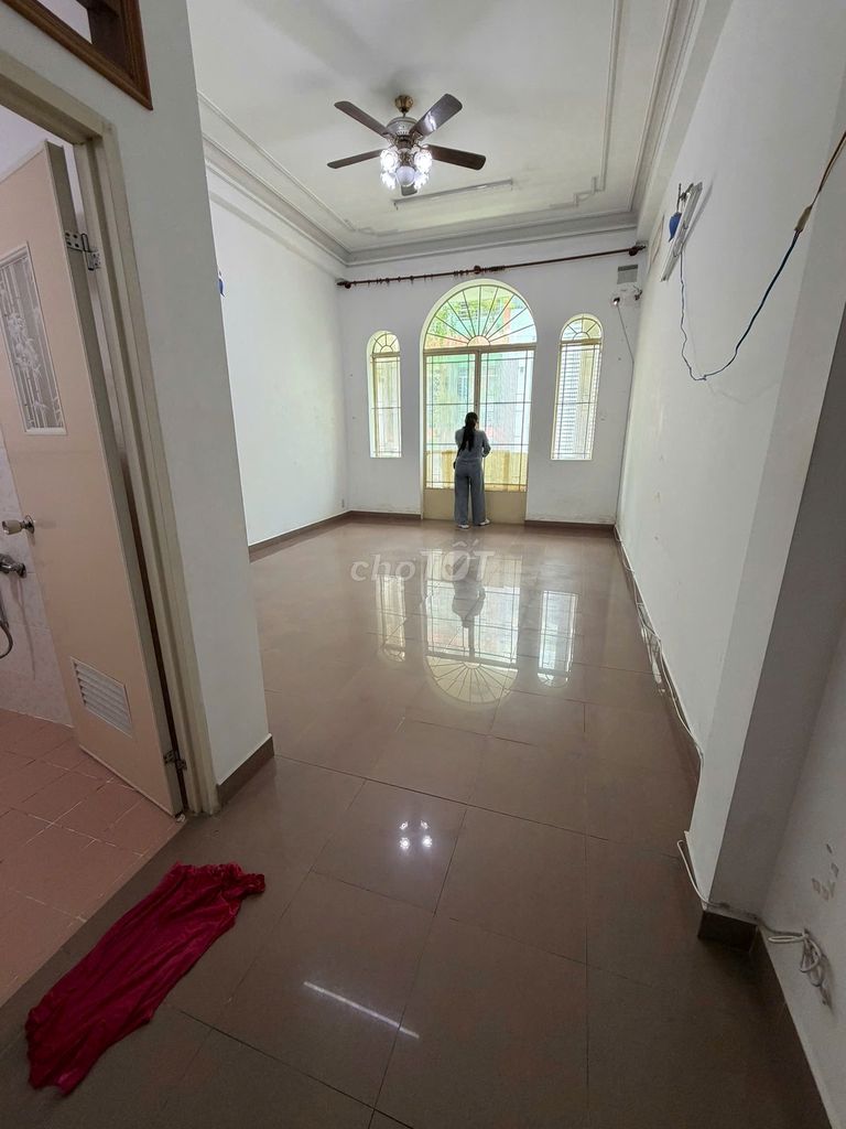 Nguyễn Văn Thủ Front House, District 1 at the bottom of the Chi!