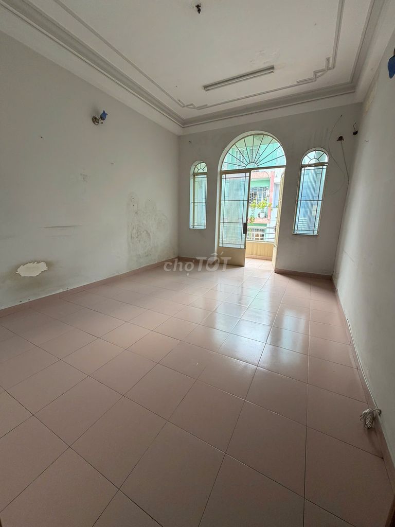 Nguyễn Văn Thủ Front House, District 1 at the bottom of the Chi!