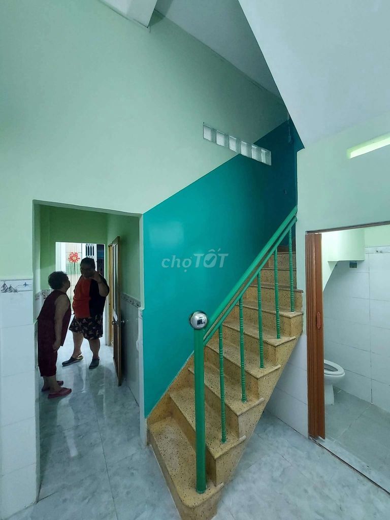 2 rooms near missile range.