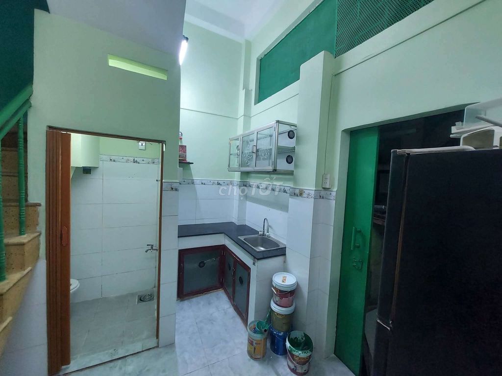 2 rooms near missile range.