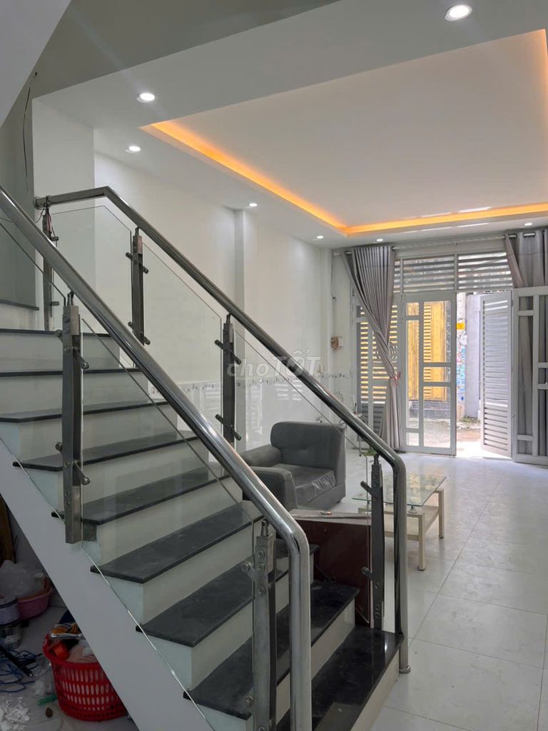 Rent a three-story house next to ubnd P. Long Trường.