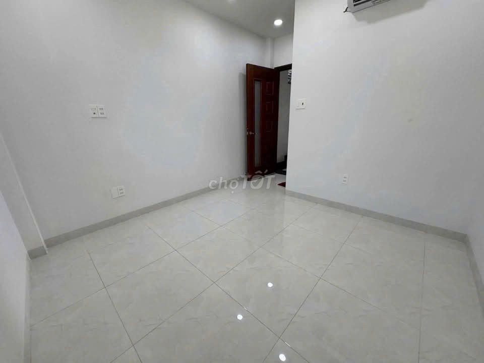 Rent 107/32 border power, District 10 – 5 bedrooms - 20 million
