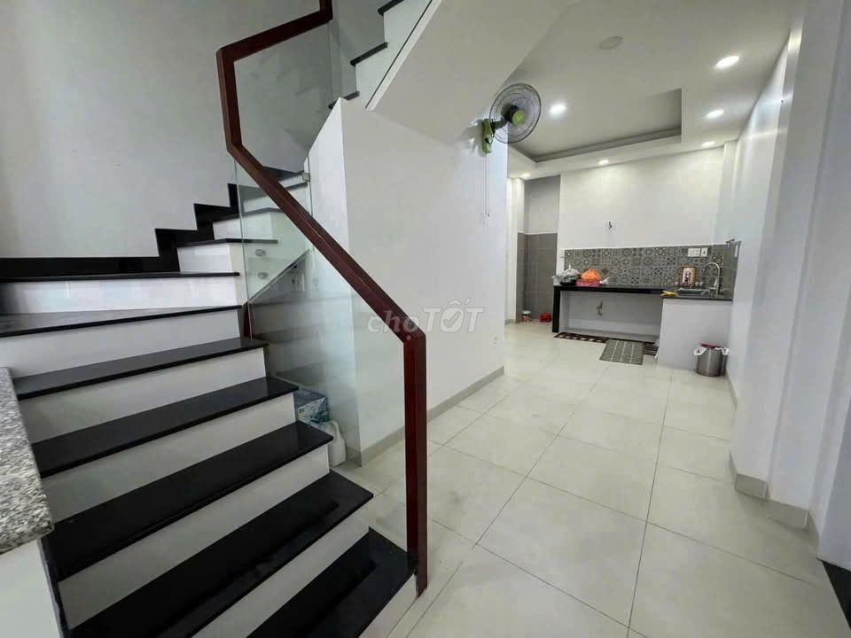 Rent 107/32 border power, District 10 – 5 bedrooms - 20 million