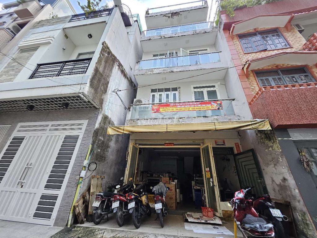 I'm the owner of the original house: 39/3 Hoàng Dư Khương District 1035 million