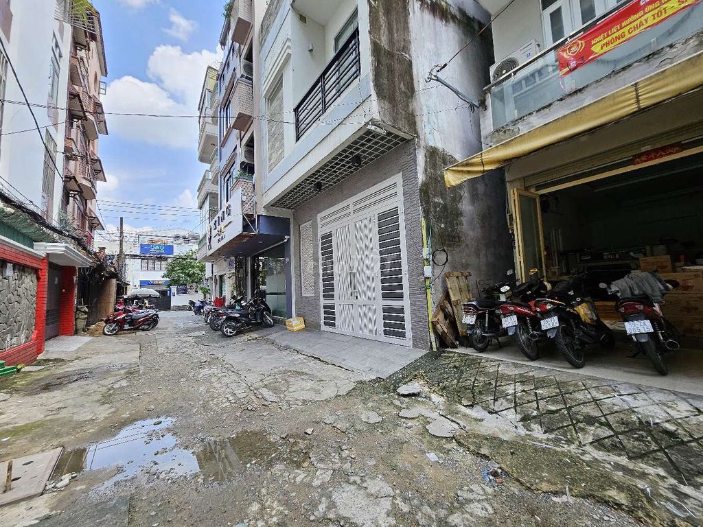 I'm the owner of the original house: 39/3 Hoàng Dư Khương District 1035 million