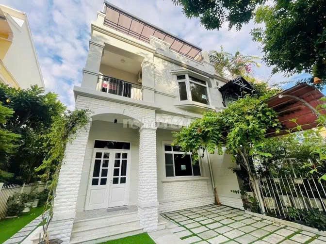 Rent a beautiful villa. A, American, District 7-- 9.5 M-- 45 million.