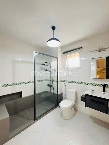 Rent a beautiful villa. A, American, District 7-- 9.5 M-- 45 million.