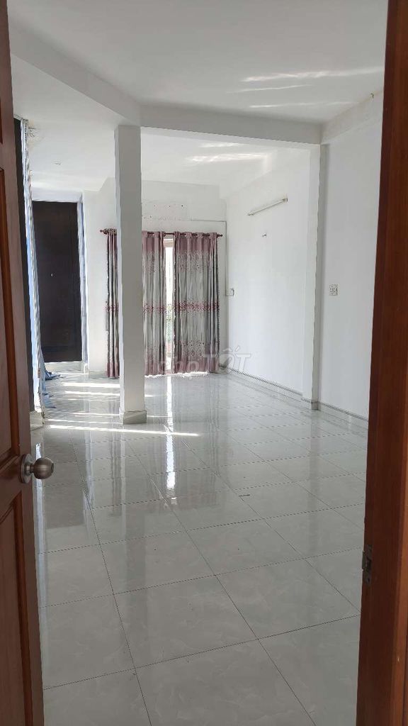 Front 204 x 18 m. 2 floors, Số 6 Road.