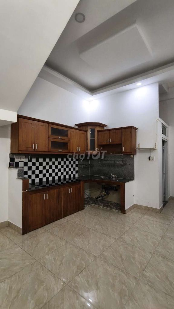 Front 204 x 18 m. 2 floors, Số 6 Road.
