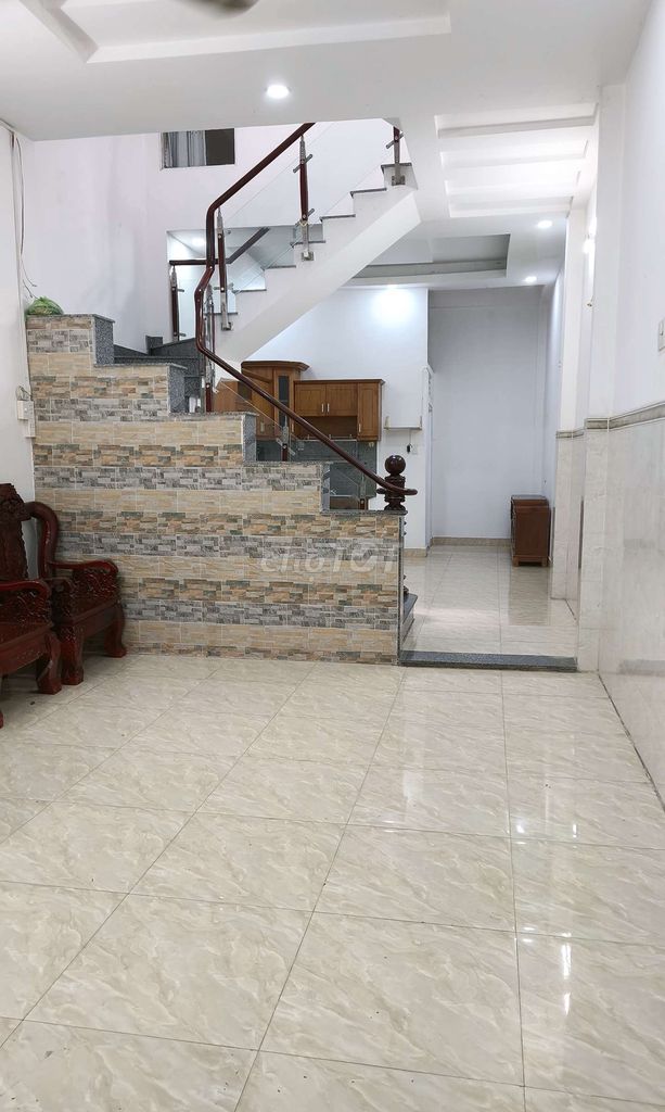 Front 204 x 18 m. 2 floors, Số 6 Road.