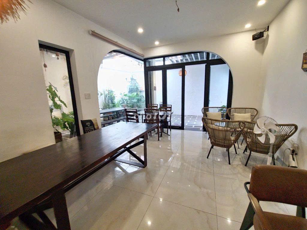 So let's say that we have 39/2 A Đặng Thùy Trâm, qbt - 200 M2, 28 million.