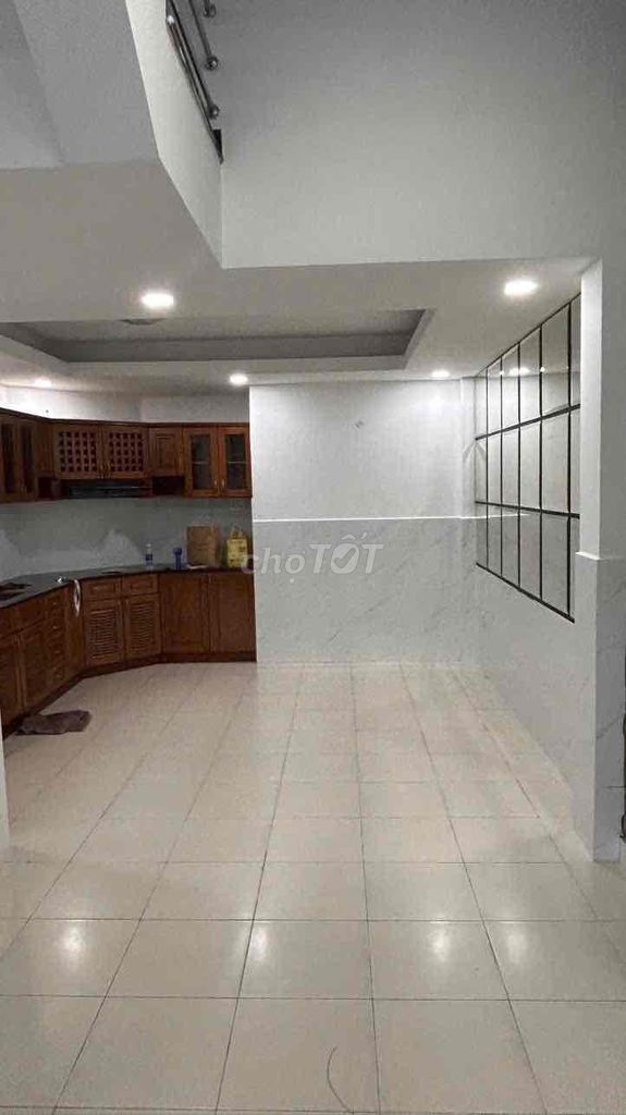 The square 4 Park Street Hall P.Tân Quy District 7