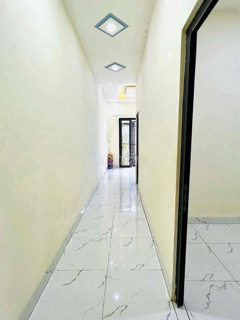 Rent a new market six million a month across from the cetihome building.