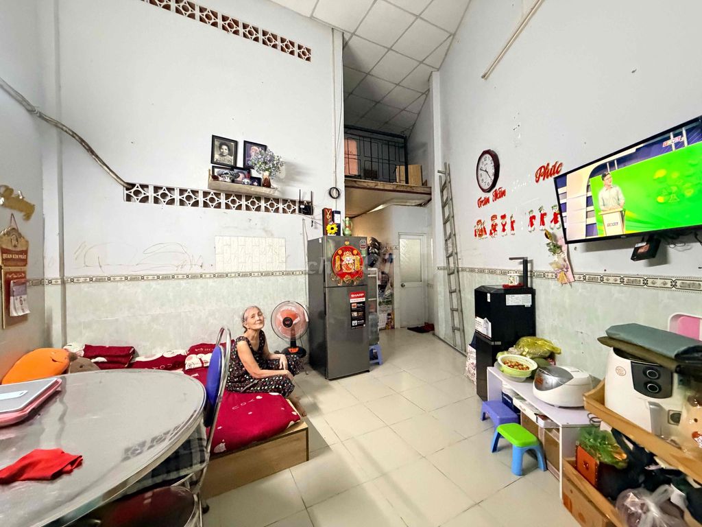 3 sleeping places are rented : low on China 10 Gò Vấp