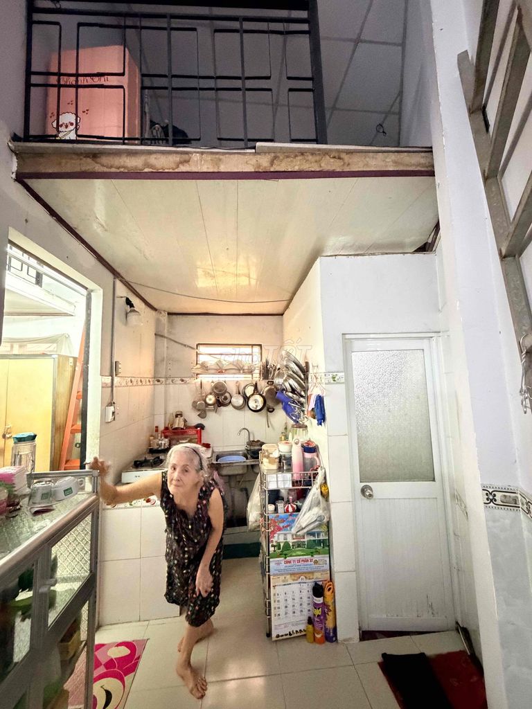 3 sleeping places are rented : low on China 10 Gò Vấp