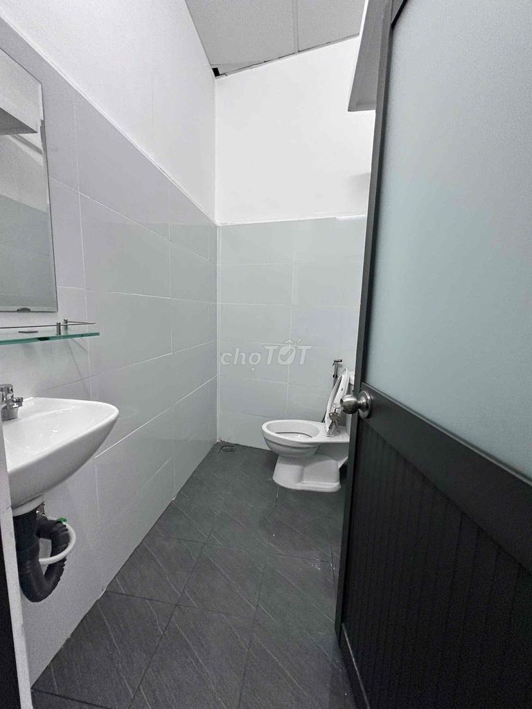 Rent two bedrooms -- balcony, private washing machine -- in the N.C.A., Gò Vấp right on thette.