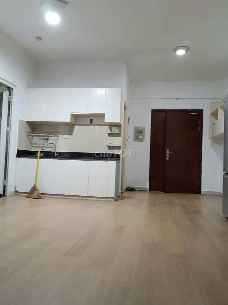 Room one bedroom. A rented toilet.