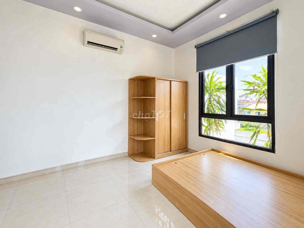 Just 100 percent of the interior room, big window, private washing machine-- District 5.