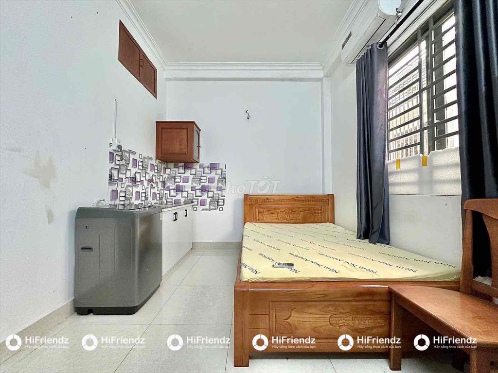 A real cheap studio - open window - good commitment