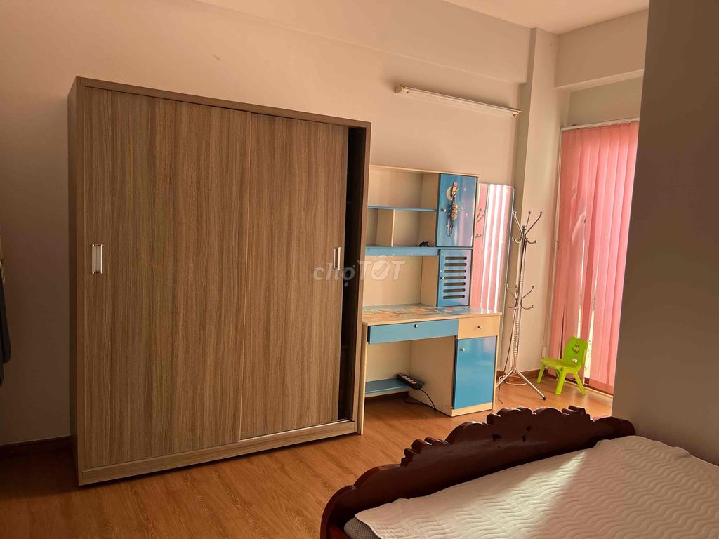 Rent apartment.